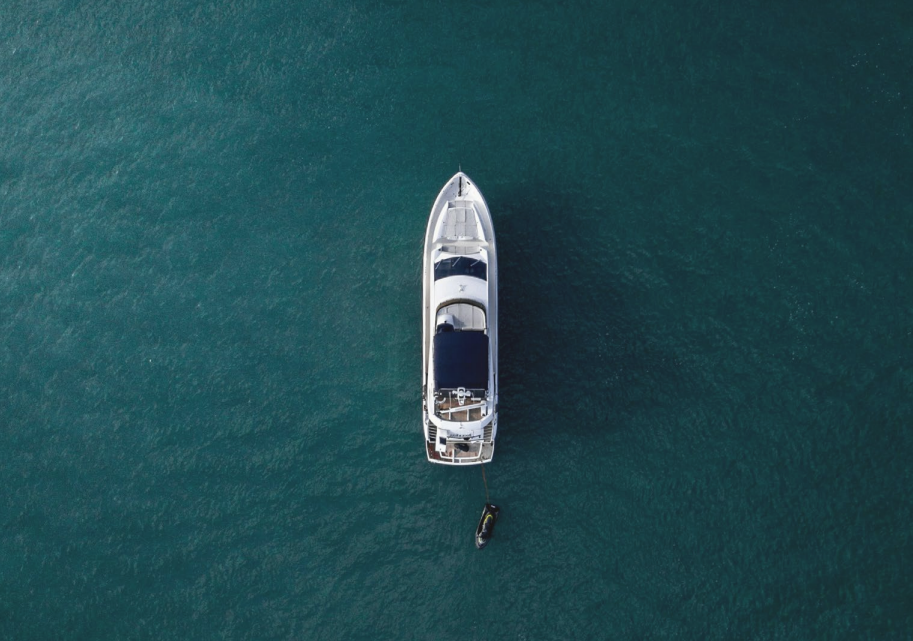 La marina privée et les yachts de Sobha Siniya Island